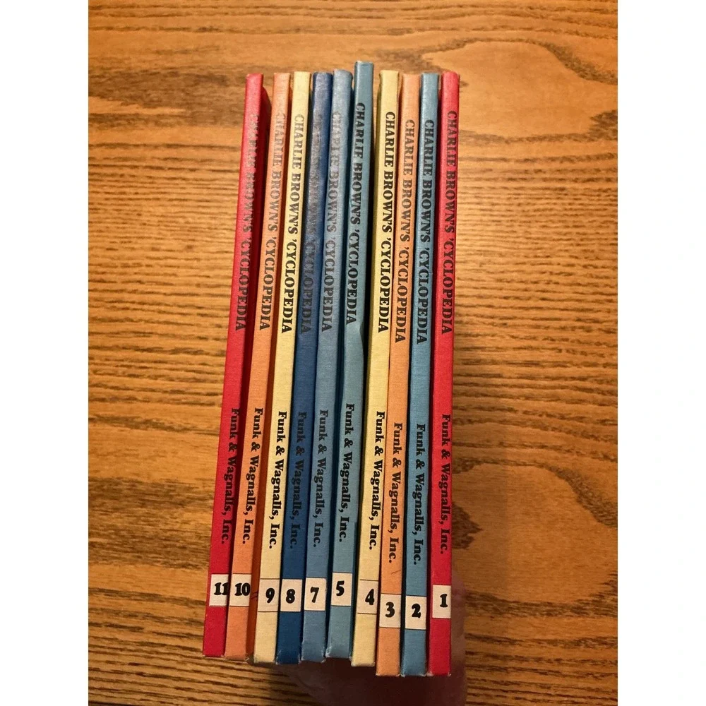 Vintage Charlie Brown's Cyclopedia 10 Books 1980 Funk & Wagnalls Peanuts Snoopy